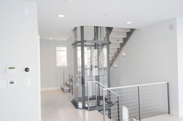 Octagonal glass elevator