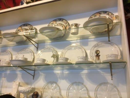 Victoria's Antiques & Gifts