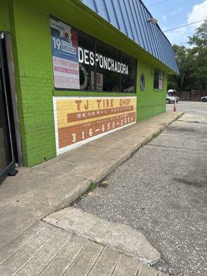 They are located at the corner of Hillside and George Washington Blvd!