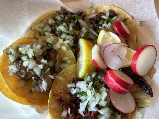 Tacos regular de asada, tripa y chorizo