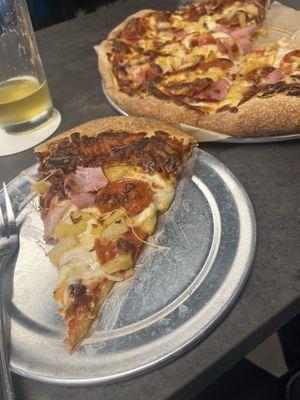 A slice of delish pizza!