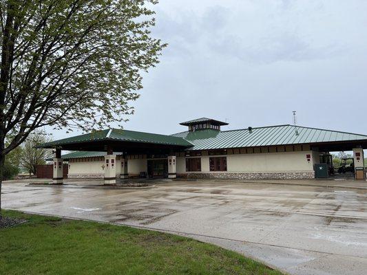 Golf club check-in & restaurant