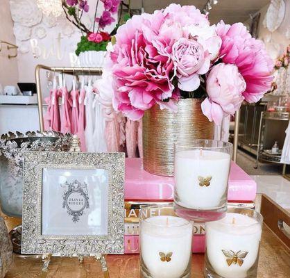 Our signature scent Market Candles are available in several sizes