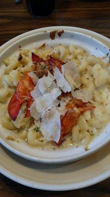 The Lobster Mac & Cheese is flavorful without being filling. Probably rock lobster claws, but a lot of them.