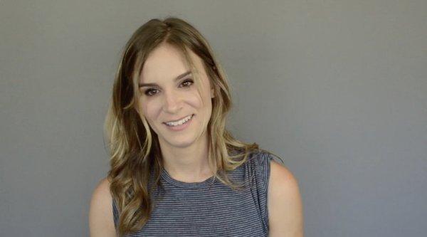 This lighting is so flattering! Screenshot from my taping.