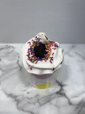 Oreo madness with cream and sprinkles