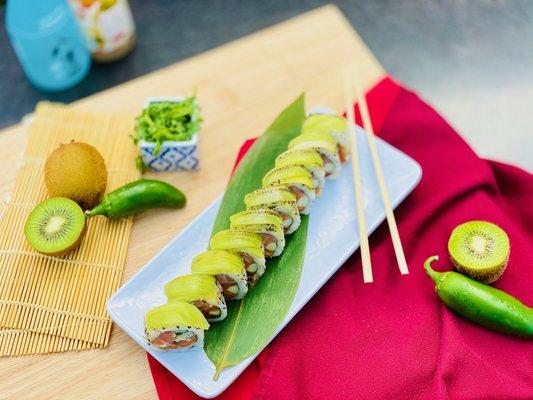 Emerald Grande roll! An amazing sushi roll with kiwi on top