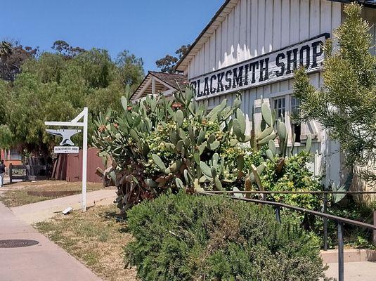 Welcome to the park to the barn of the blacks.ith you can heR the banging of the metal tools are made here .