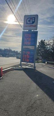 Price with cash & a car wash in fine print? No other station I've come across in the country publishes a cash price with a car wash.