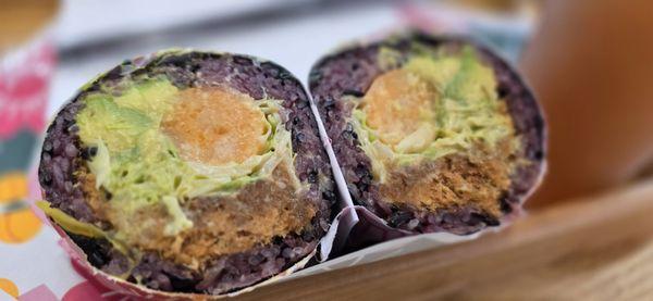 Avocado caviar shrimp paste rice roll