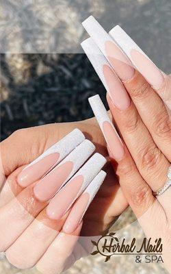 WEEKDAY HAPPY HOURS
MON - THU | 12:00- 3:00 PM
% all services
Please note that this offer is valid until May 24, 2023.