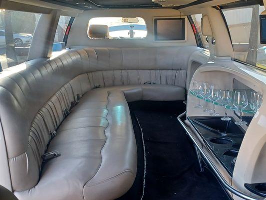 OZZYS LIMO AND TAXI SERVICE