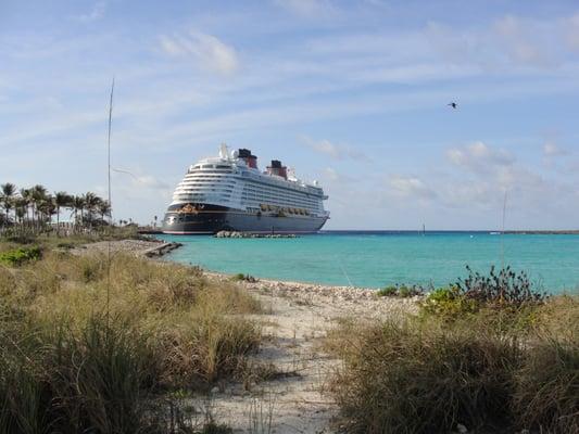 Kate Cahouet-Off to Neverland Travel