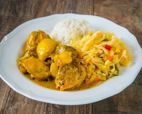 Curried Chicken, white rice and steamed Veg.. #AuthenticJamaicanFood