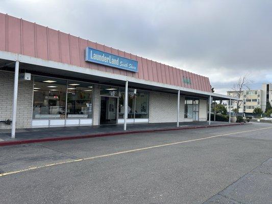 Launderland South Shore