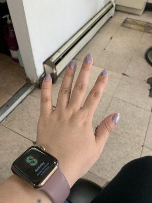 Cat eye sparkling nails in gray