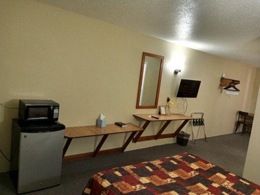 MICRO AND MINI FRIDGE IN ALL ROOMS WITH 2 QUEEN BEDS