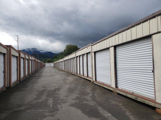 Easy to access, drive-up mini storage units