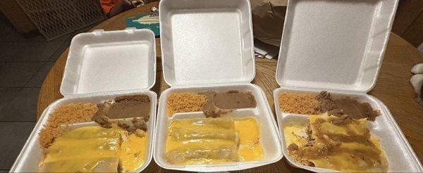 Is suppose to be chicken soft tacos