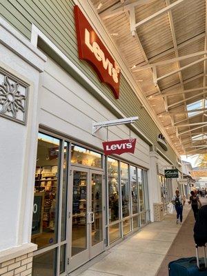 Entrance to Levi's outlet store