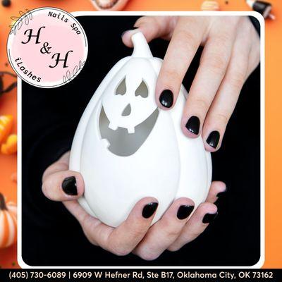 New nails just in time for Halloween. Feeling festive and ready!