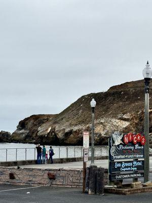 The view from front .. every room has the same type of view from the window . Such a chill spot