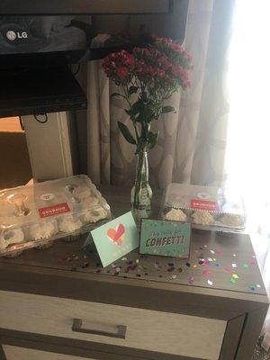 (Don't mind the vase, we were on vacation and had to make do with what we had there)