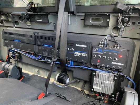 Full sound system with amp rack lc8i in-line converter epicenter to enhance bass 400/4 jl amplifier 1500/1 jl amplifier with ofc wiring