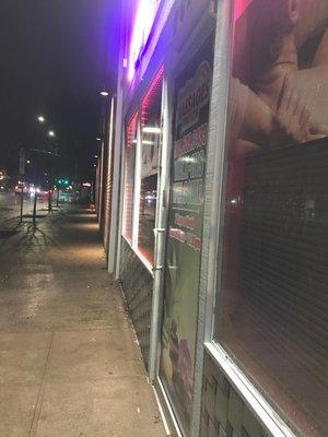 Ewwwwwwwwwwww. No offense to sex workers. Ewww to having to touch their customers
