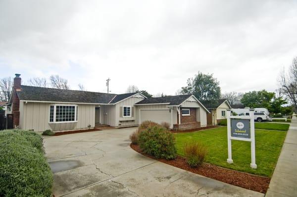 Double Sign Post for METIS Real Estate