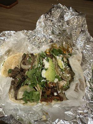 Tacos: fajita, pollo, al pastor.