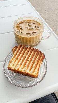 Iced americano and lemon slice