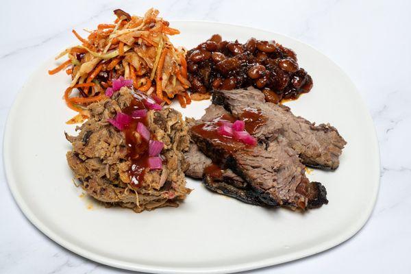 BBQ Saturday - 2 meats/2 sides : Brisket and pulled pork + kimchi coleslaw and baked beans. Hearty & tasty stuff.