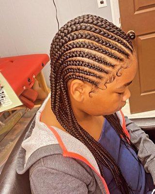 Small feeder braids to the back