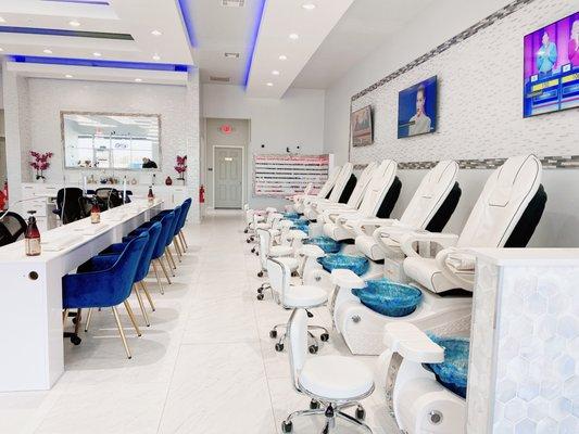 Palladium nail bar & lash