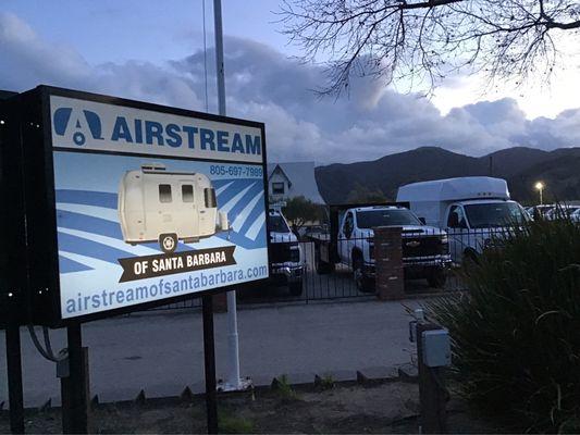 Looks like a storage lot. No Airstreams.