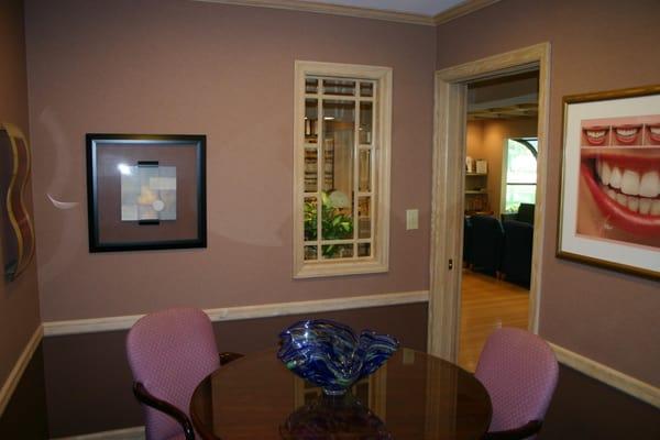 Our consult room has a 40 inch TV monitor to review images, digital x-rays and treatment plans.