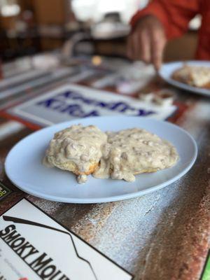 Biscuit and gravy