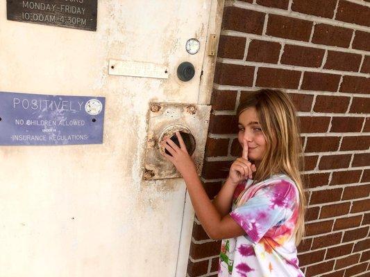 Banana Manor Rug Factory Outlet