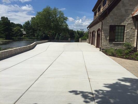 Driveway with poured concrete retaining wall