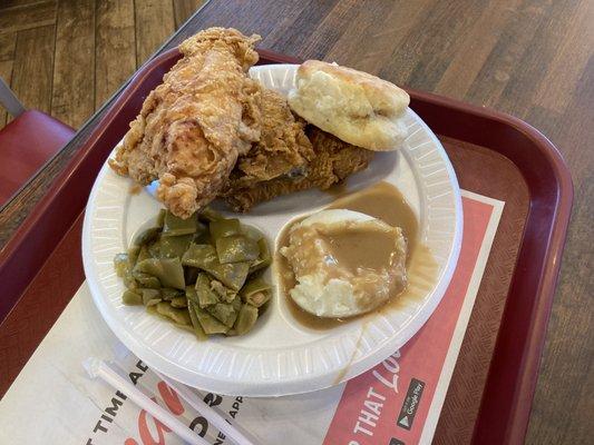 The (3) piece dinner - excellent chicken, good-size pieces