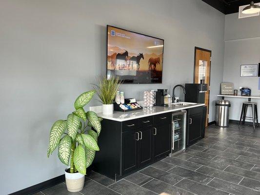 Prime Body and Paint in Lafayette - Waiting Area Refreshments at Prime Body and Paint