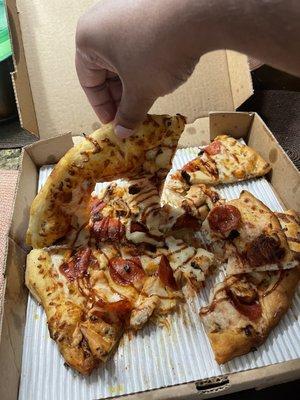 80% of the pizza is stuck to the pizza box. save yourself some money and time and don't go here