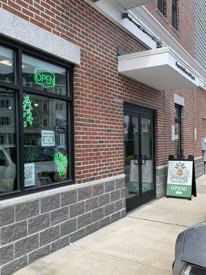 Potter’s Green & Gift