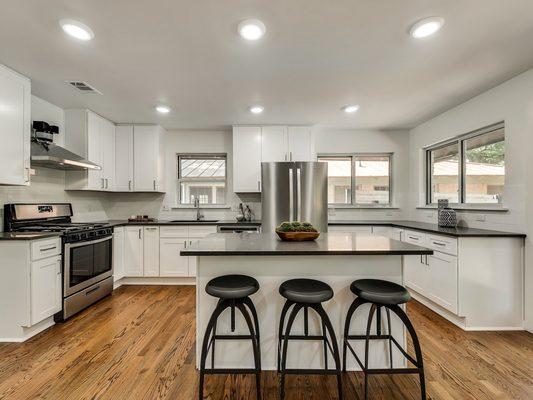 Koville White Shaker Kitchen cabinets