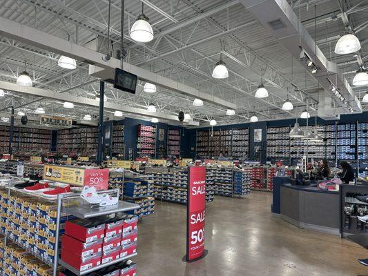 SKECHERS Warehouse Outlet