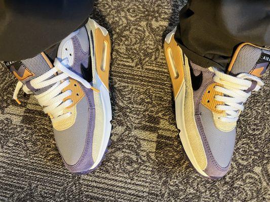 A better view of the light color how discolored