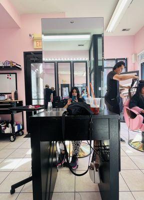 Carlos Leon Studio Salon