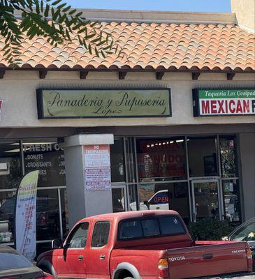 Panaderia Y Pupuseria Lopez