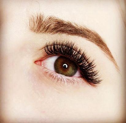 Short volume eyelash extensions